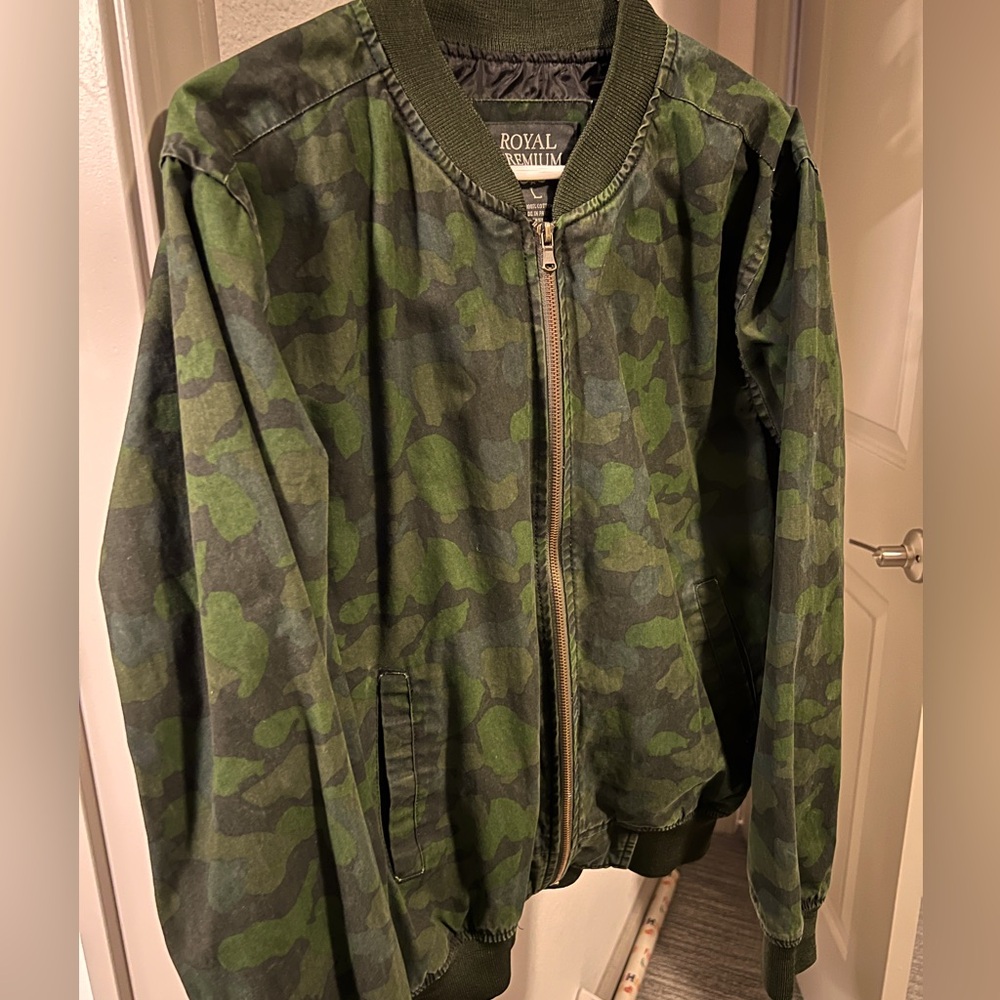 Royal Premium Camouflage (Camo) Zip-Up Jacket!